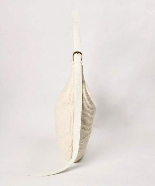 VIOLAd'ORO（ヴィオラドーロ）の「【VIOLAd'ORO】ラフィア調ホーボーショルダーバッグ-SANDRO（ショルダーバッグ・レディース・オフホワイト/ベージュ・FREE）」の16枚目の写真