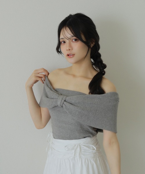 M DOLLY(エムドリー)の「ribbon offshoulder knit tops/リボンオフショルダーリブニットトップス(ニット/セーター・レディース・グレー/ブラック/アイボリー・FREE)」の8枚目の写真