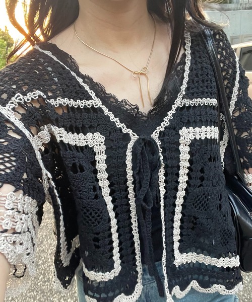 AS KNOW AS plus（アズノゥアズプラス）の「●かぎ針リボン結び半袖カーディガン（カーディガン/ボレロ・レディース・ブラック系/アイボリー系/ブルー系・FREE）」の4枚目の写真