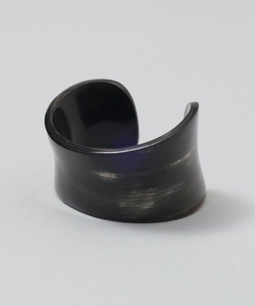 A part by（アパートバイ）の「スイギュウバングル（バングル/リストバンド・レディース・ライトベージュ/ブラック・FREE）」の7枚目の写真