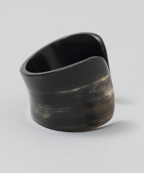 A part by（アパートバイ）の「スイギュウバングル（バングル/リストバンド・レディース・ライトベージュ/ブラック・FREE）」の8枚目の写真