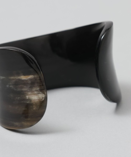 A part by（アパートバイ）の「スイギュウバングル（バングル/リストバンド・レディース・ライトベージュ/ブラック・FREE）」の11枚目の写真