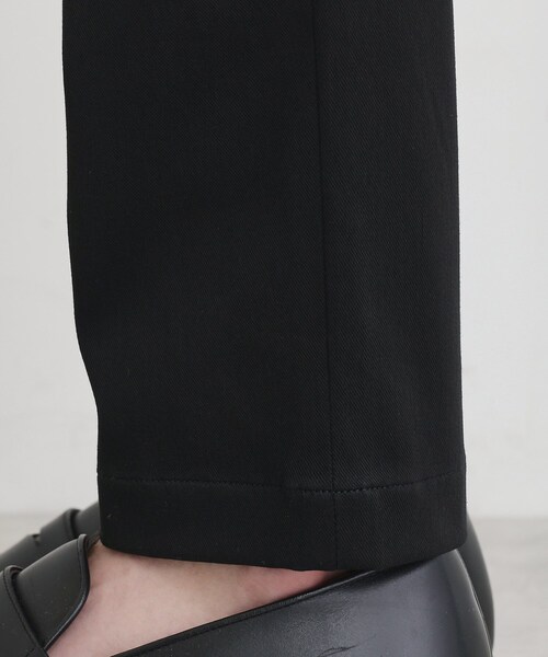 TAKEO KIKUCHI(タケオキクチ)の「【LIMITED】ワンダーシェイプ 360°ストレッチ テーパードスキニーチノパンツ(スラックス・メンズ・チャコールグレー/ブラック/ベージュ/ネイビー・01/02/03/04/05)」の13枚目の写真