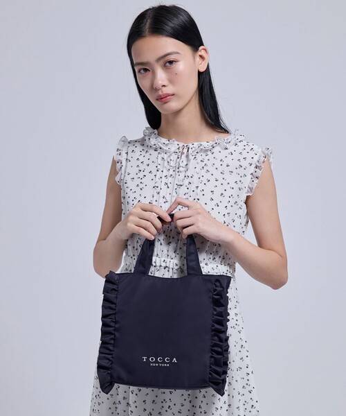 TOCCA(トッカ)の「TRIM WAVES MINITOTE ミニトートバッグ(トートバッグ・レディース・ブラック系5/ブラック系/ライラック系/ピンク系/ベージュ系/ネイビー系・F)」の4枚目の写真