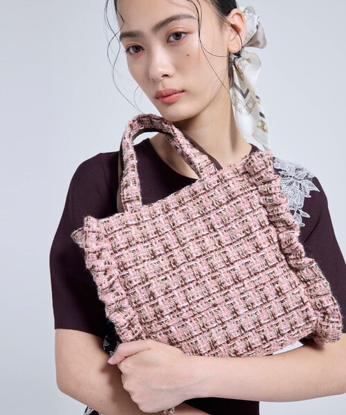 TOCCA(トッカ)の「TRIM WAVES MINITOTE ミニトートバッグ(トートバッグ・レディース・ブラック系5/ブラック系/ライラック系/ピンク系/ベージュ系/ネイビー系・F)」の6枚目の写真