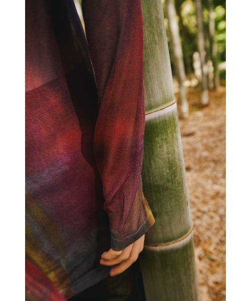 OMMO(オーエムエムオー)の「EVOLVE SHEER KNIT TOP(ニット/セーター・レディース・レッド/グリーン・FREE)」の10枚目の写真