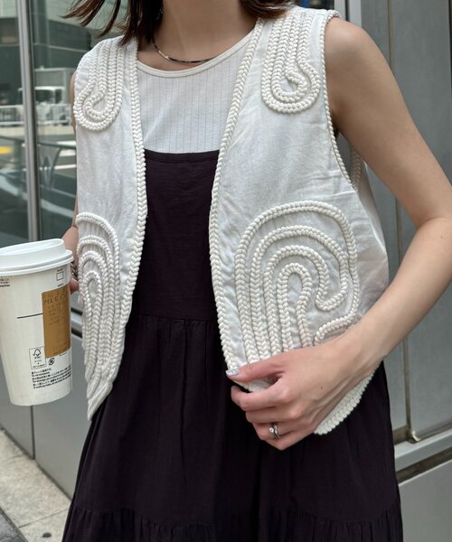 CIAOPANIC TYPY(チャオパニックティピー)の「【India】ロープ刺繍ベスト(ベスト・レディース・ブラウン/オフホワイト/ブラック・ONE SIZE)」の6枚目の写真