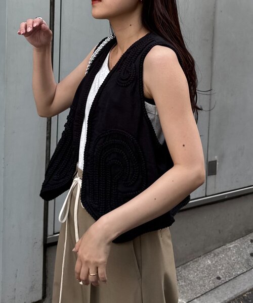 CIAOPANIC TYPY(チャオパニックティピー)の「【India】ロープ刺繍ベスト(ベスト・レディース・ブラウン/オフホワイト/ブラック・ONE SIZE)」の15枚目の写真