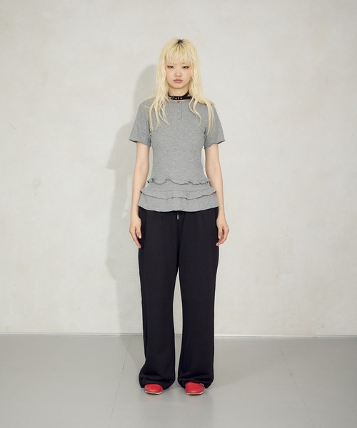 FTW(エフティダブリュー)の「WAFFLE LAYERED FRILL TOP(Tシャツ/カットソー・レディース・ブラック/グレー/カーキ・SMALL/MEDIUM)」の4枚目の写真