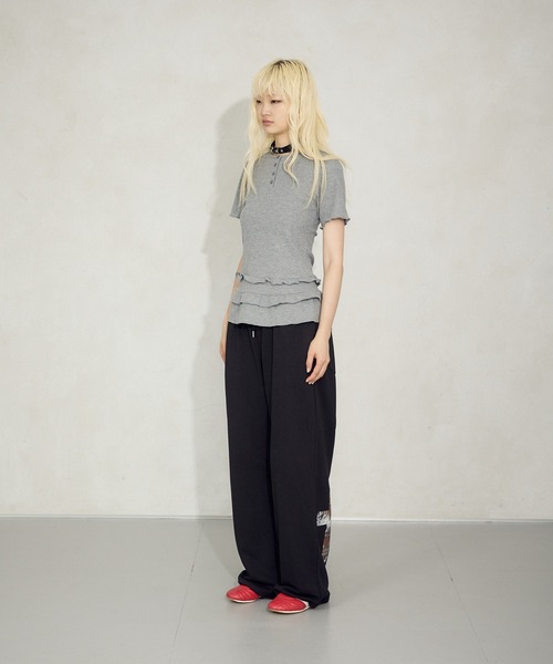 FTW(エフティダブリュー)の「WAFFLE LAYERED FRILL TOP(Tシャツ/カットソー・レディース・ブラック/グレー/カーキ・SMALL/MEDIUM)」の5枚目の写真