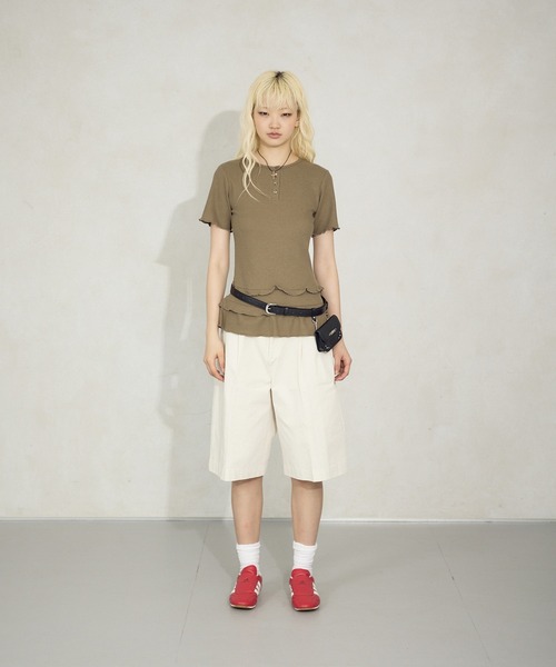 FTW(エフティダブリュー)の「WAFFLE LAYERED FRILL TOP(Tシャツ/カットソー・レディース・ブラック/グレー/カーキ・SMALL/MEDIUM)」の11枚目の写真