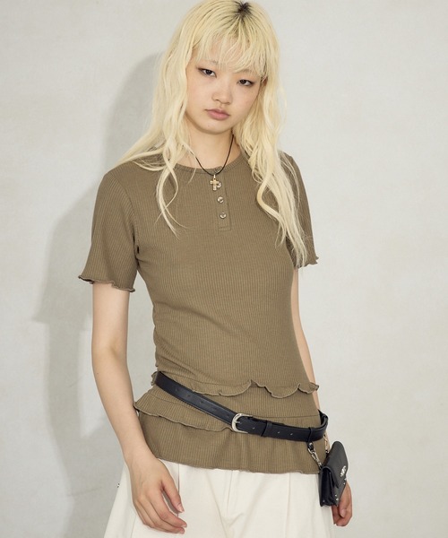 FTW(エフティダブリュー)の「WAFFLE LAYERED FRILL TOP(Tシャツ/カットソー・レディース・ブラック/グレー/カーキ・SMALL/MEDIUM)」の8枚目の写真