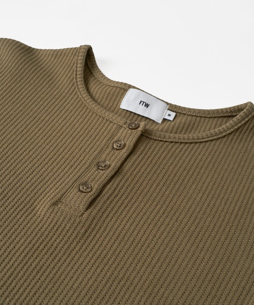 FTW(エフティダブリュー)の「WAFFLE LAYERED FRILL TOP(Tシャツ/カットソー・レディース・ブラック/グレー/カーキ・SMALL/MEDIUM)」の21枚目の写真