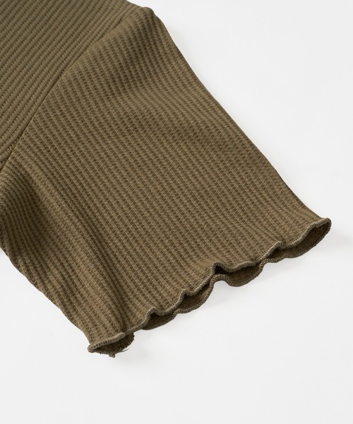FTW(エフティダブリュー)の「WAFFLE LAYERED FRILL TOP(Tシャツ/カットソー・レディース・ブラック/グレー/カーキ・SMALL/MEDIUM)」の22枚目の写真