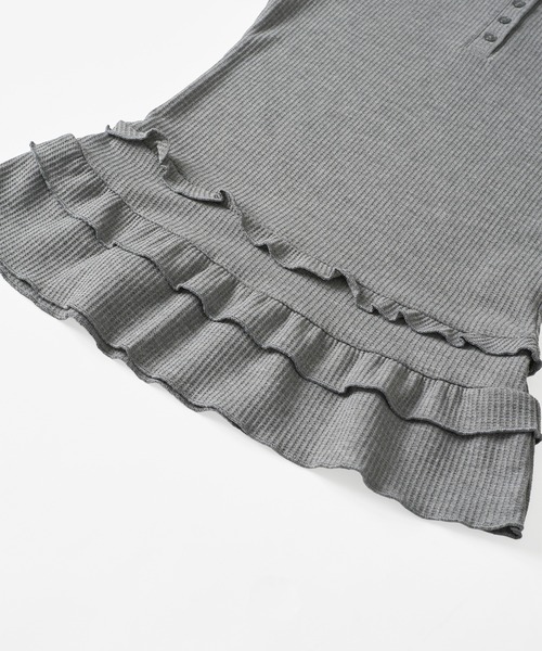 FTW(エフティダブリュー)の「WAFFLE LAYERED FRILL TOP(Tシャツ/カットソー・レディース・ブラック/グレー/カーキ・SMALL/MEDIUM)」の18枚目の写真