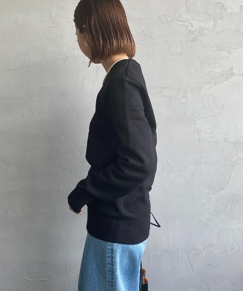 FRED PERRY（フレッドペリー）の「[FRED PERRY/フレッドペリー] ローレルリースロゴ刺繍 クルーネックスウェット（スウェット・レディース・ブラック/グリーン・S/M/L/XL）」の5枚目の写真