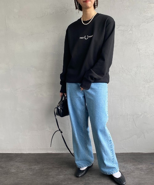 FRED PERRY（フレッドペリー）の「[FRED PERRY/フレッドペリー] ローレルリースロゴ刺繍 クルーネックスウェット（スウェット・レディース・ブラック/グリーン・S/M/L/XL）」の10枚目の写真