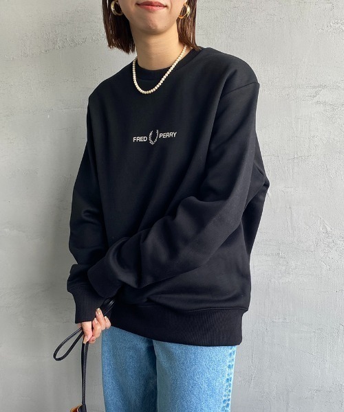 FRED PERRY（フレッドペリー）の「[FRED PERRY/フレッドペリー] ローレルリースロゴ刺繍 クルーネックスウェット（スウェット・レディース・ブラック/グリーン・S/M/L/XL）」の13枚目の写真
