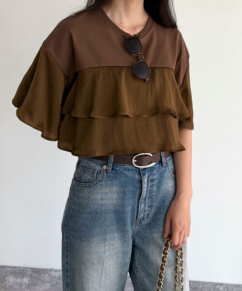fredy emue(フレディエミュ)の「フリルドッキング半袖プルオーバー(Tシャツ/カットソー・レディース・ブラウン/チャコールグレー/アイボリー・38)」の4枚目の写真