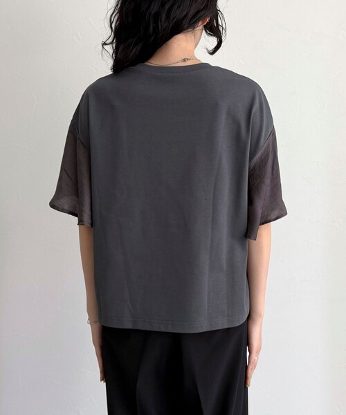 fredy emue(フレディエミュ)の「フリルドッキング半袖プルオーバー(Tシャツ/カットソー・レディース・ブラウン/チャコールグレー/アイボリー・38)」の17枚目の写真