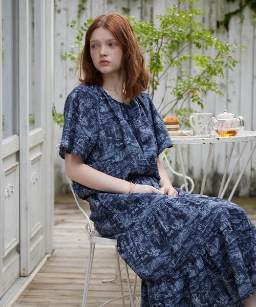 LAURA ASHLEY（ローラアシュレイ）の「【コットン100％／同柄アイテムあり】ブレイスミス トワル柄 ブラウス（シャツ/ブラウス・レディース・ホワイト系3/ネイビー系・38）」の2枚目の写真