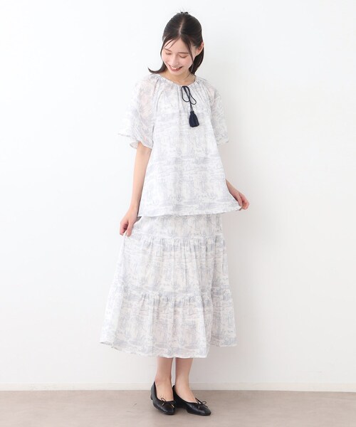 LAURA ASHLEY（ローラアシュレイ）の「【コットン100％／同柄アイテムあり】ブレイスミス トワル柄 ブラウス（シャツ/ブラウス・レディース・ホワイト系3/ネイビー系・38）」の4枚目の写真