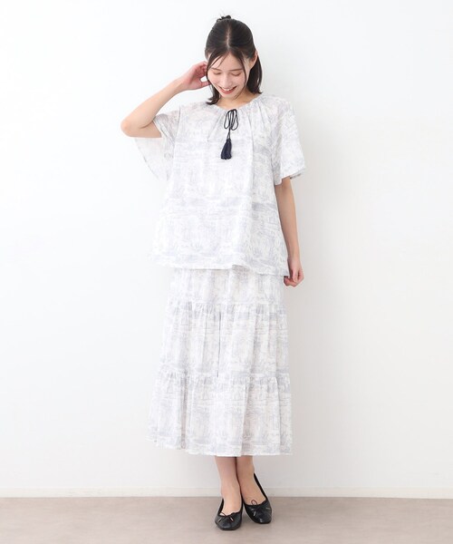 LAURA ASHLEY（ローラアシュレイ）の「【コットン100％／同柄アイテムあり】ブレイスミス トワル柄 ブラウス（シャツ/ブラウス・レディース・ホワイト系3/ネイビー系・38）」の5枚目の写真