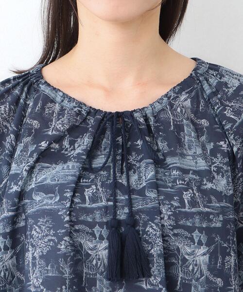 LAURA ASHLEY（ローラアシュレイ）の「【コットン100％／同柄アイテムあり】ブレイスミス トワル柄 ブラウス（シャツ/ブラウス・レディース・ホワイト系3/ネイビー系・38）」の14枚目の写真