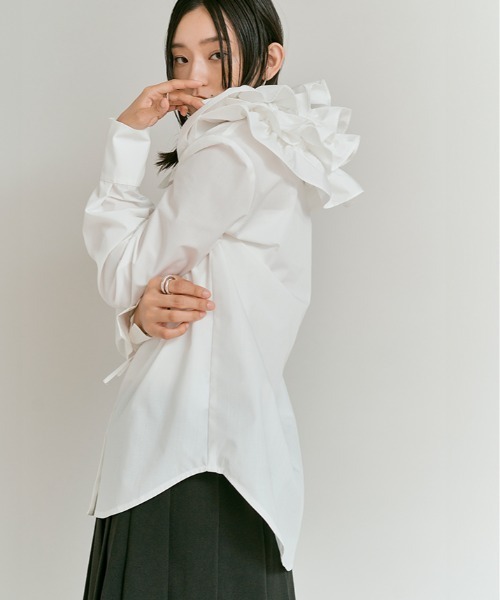 W:Huku（フーク）の「【W:Huku / ノンアイロンシリーズ】フリル フーディー ブラウス / Wrinkle-Resistant Frill Hooded Blouse（シャツ/ブラウス・レディース・ブラック/オフホワイト/ブルー系・FREE）」の4枚目の写真