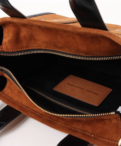 MARC JACOBS(マークジェイコブス)の「SUEDE LEATHER BLOCKED SMALL TOTE BAG/ザ スエード レザー ブロックド トート バッグ スモール(トートバッグ・レディース・ブラウン系その他4・ONE SIZE)」の2枚目の写真