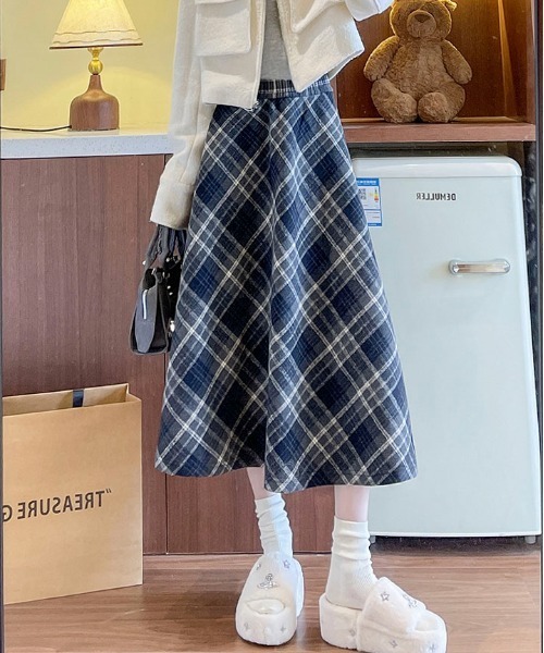 Maison Calme（メゾンカルム）の「チェック柄ロングフレアAラインイージースカート　ミディ丈　ウエストゴム（スカート・レディース・グレー/ブラウン・M/L）」の4枚目の写真
