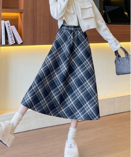 Maison Calme（メゾンカルム）の「チェック柄ロングフレアAラインイージースカート　ミディ丈　ウエストゴム（スカート・レディース・グレー/ブラウン・M/L）」の6枚目の写真