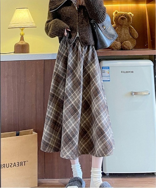 Maison Calme（メゾンカルム）の「チェック柄ロングフレアAラインイージースカート　ミディ丈　ウエストゴム（スカート・レディース・グレー/ブラウン・M/L）」の8枚目の写真