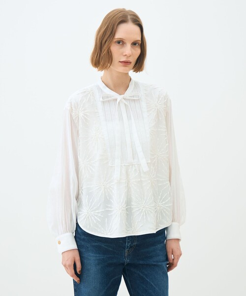 TOMORROWLAND collection(トゥモローランドコレクション)の「ホワイトコンビネーション エンブロイダリーボウタイブラウス(シャツ/ブラウス・レディース・ホワイト・36)」の8枚目の写真