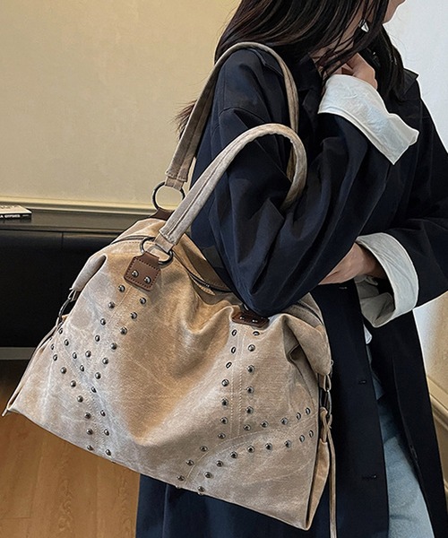 HALEY PESCA（ヘーリーペスカ）の「HALEY PESCA/【大容量/A4収納可】　ヴィンテージスタッズボストンバッグ（ボストンバッグ・レディース・オフホワイト/ブラック/ベージュ/ブラウン・FREE）」の4枚目の写真