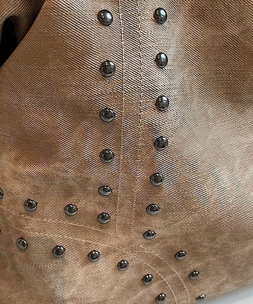 HALEY PESCA（ヘーリーペスカ）の「HALEY PESCA/【大容量/A4収納可】　ヴィンテージスタッズボストンバッグ（ボストンバッグ・レディース・オフホワイト/ブラック/ベージュ/ブラウン・FREE）」の20枚目の写真