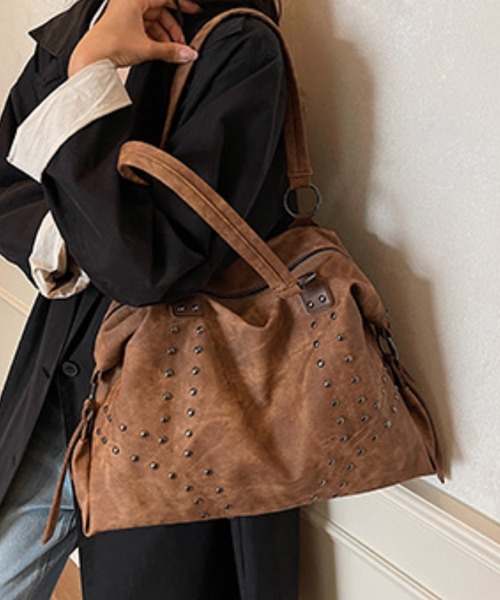 HALEY PESCA（ヘーリーペスカ）の「HALEY PESCA/【大容量/A4収納可】　ヴィンテージスタッズボストンバッグ（ボストンバッグ・レディース・オフホワイト/ブラック/ベージュ/ブラウン・FREE）」の13枚目の写真