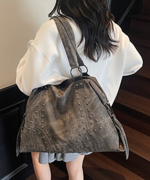 HALEY PESCA（ヘーリーペスカ）の「HALEY PESCA/【大容量/A4収納可】　ヴィンテージスタッズボストンバッグ（ボストンバッグ・レディース・オフホワイト/ブラック/ベージュ/ブラウン・FREE）」の10枚目の写真