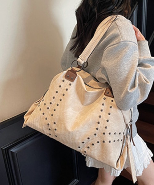 HALEY PESCA（ヘーリーペスカ）の「HALEY PESCA/【大容量/A4収納可】　ヴィンテージスタッズボストンバッグ（ボストンバッグ・レディース・オフホワイト/ブラック/ベージュ/ブラウン・FREE）」の8枚目の写真