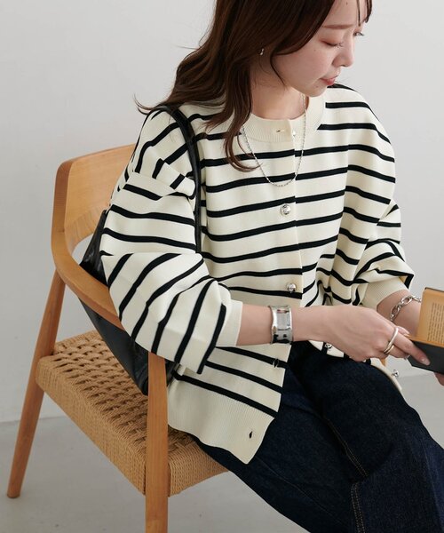 DISCOAT（ディスコート）の「メタル釦スポンディッシュカーディガン《WEB限定カラーあり》（カーディガン/ボレロ・レディース・ブラック/ダークブラウン/ネイビー/ブラウン/グレー/レッド/ピンク/アイボリー/ブラック系その他/ブルー系その他/ベビーピンク/グレイッシュベージュ/ダークグレー/イエロー・FREE）」の4枚目の写真