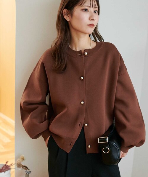 DISCOAT（ディスコート）の「メタル釦スポンディッシュカーディガン《WEB限定カラーあり》（カーディガン/ボレロ・レディース・ブラック/ダークブラウン/ネイビー/ブラウン/グレー/レッド/ピンク/アイボリー/ブラック系その他/ブルー系その他/ベビーピンク/グレイッシュベージュ/ダークグレー/イエロー・FREE）」の7枚目の写真