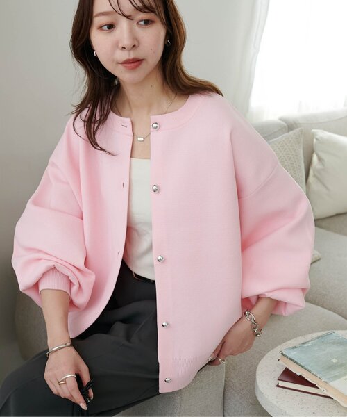 DISCOAT（ディスコート）の「メタル釦スポンディッシュカーディガン《WEB限定カラーあり》（カーディガン/ボレロ・レディース・ブラック/ダークブラウン/ネイビー/ブラウン/グレー/レッド/ピンク/アイボリー/ブラック系その他/ブルー系その他/ベビーピンク/グレイッシュベージュ/ダークグレー/イエロー・FREE）」の12枚目の写真