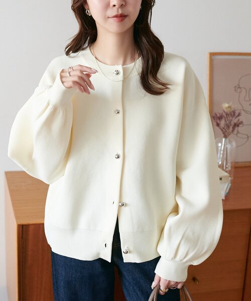 DISCOAT（ディスコート）の「メタル釦スポンディッシュカーディガン《WEB限定カラーあり》（カーディガン/ボレロ・レディース・ブラック/ダークブラウン/ネイビー/ブラウン/グレー/レッド/ピンク/アイボリー/ブラック系その他/ブルー系その他/ベビーピンク/グレイッシュベージュ/ダークグレー/イエロー・FREE）」の2枚目の写真