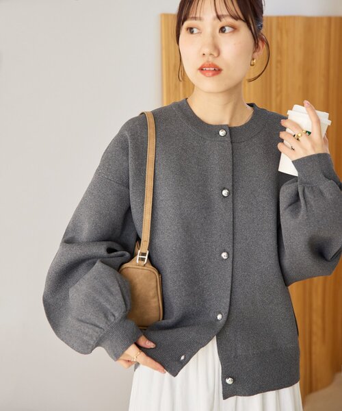 DISCOAT（ディスコート）の「メタル釦スポンディッシュカーディガン《WEB限定カラーあり》（カーディガン/ボレロ・レディース・ブラック/ダークブラウン/ネイビー/ブラウン/グレー/レッド/ピンク/アイボリー/ブラック系その他/ブルー系その他/ベビーピンク/グレイッシュベージュ/ダークグレー/イエロー・FREE）」の6枚目の写真