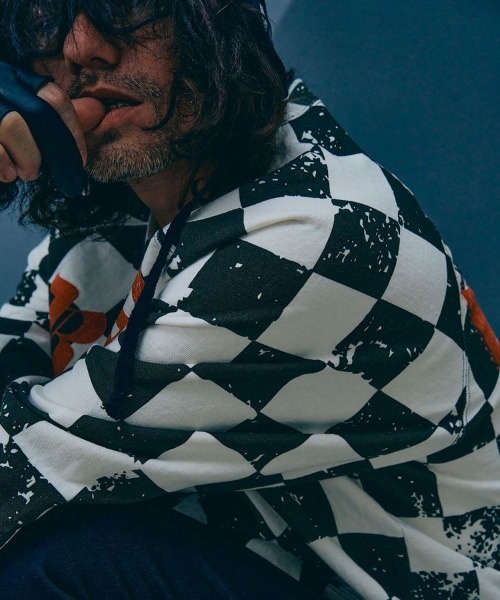 TALKING ABOUT THE ABSTRACTION（トーキング　アバウト　ジ　アブストラクション）の「【TALKING ABOUT THE ABSTRACTION】CHECKERED FLAG RAGLAN SWEAT / ブラック [2526AW-LS-001C]（スウェット・メンズ・ブラック・L/M）」の8枚目の写真