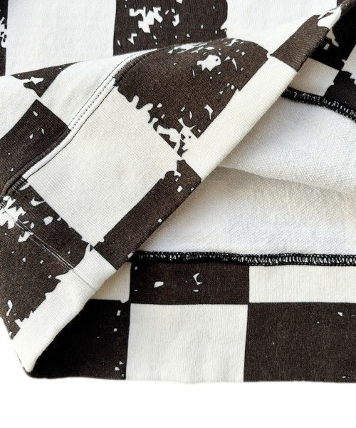 TALKING ABOUT THE ABSTRACTION（トーキング　アバウト　ジ　アブストラクション）の「【TALKING ABOUT THE ABSTRACTION】CHECKERED FLAG RAGLAN SWEAT / ブラック [2526AW-LS-001C]（スウェット・メンズ・ブラック・L/M）」の5枚目の写真