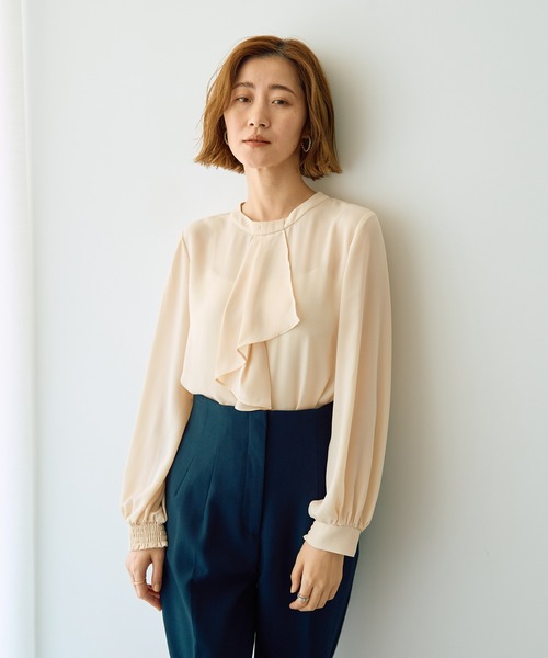 YECCA VECCA（イェッカヴェッカ）の「パールブローチ付きボウタイブラウス（シャツ/ブラウス・レディース・ブラック/アイボリー/レッド・FREE）」の9枚目の写真