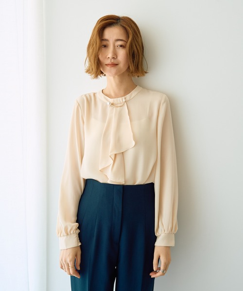 YECCA VECCA（イェッカヴェッカ）の「パールブローチ付きボウタイブラウス（シャツ/ブラウス・レディース・ブラック/アイボリー/レッド・FREE）」の5枚目の写真