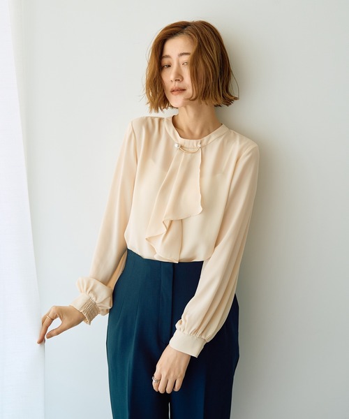 YECCA VECCA（イェッカヴェッカ）の「パールブローチ付きボウタイブラウス（シャツ/ブラウス・レディース・ブラック/アイボリー/レッド・FREE）」の6枚目の写真