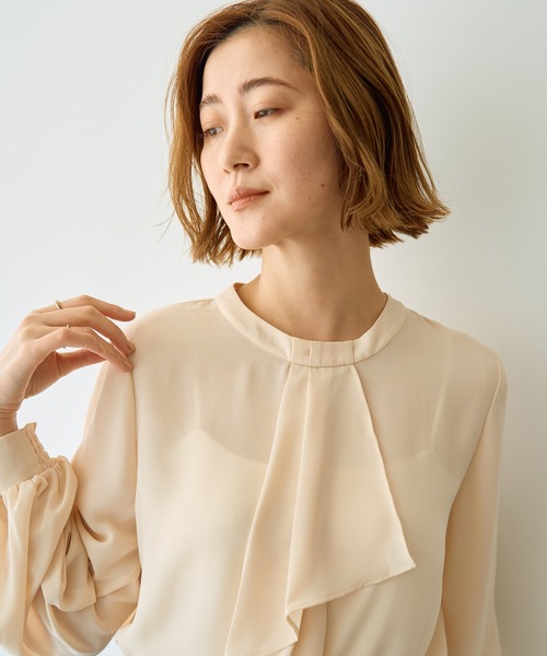 YECCA VECCA（イェッカヴェッカ）の「パールブローチ付きボウタイブラウス（シャツ/ブラウス・レディース・ブラック/アイボリー/レッド・FREE）」の10枚目の写真